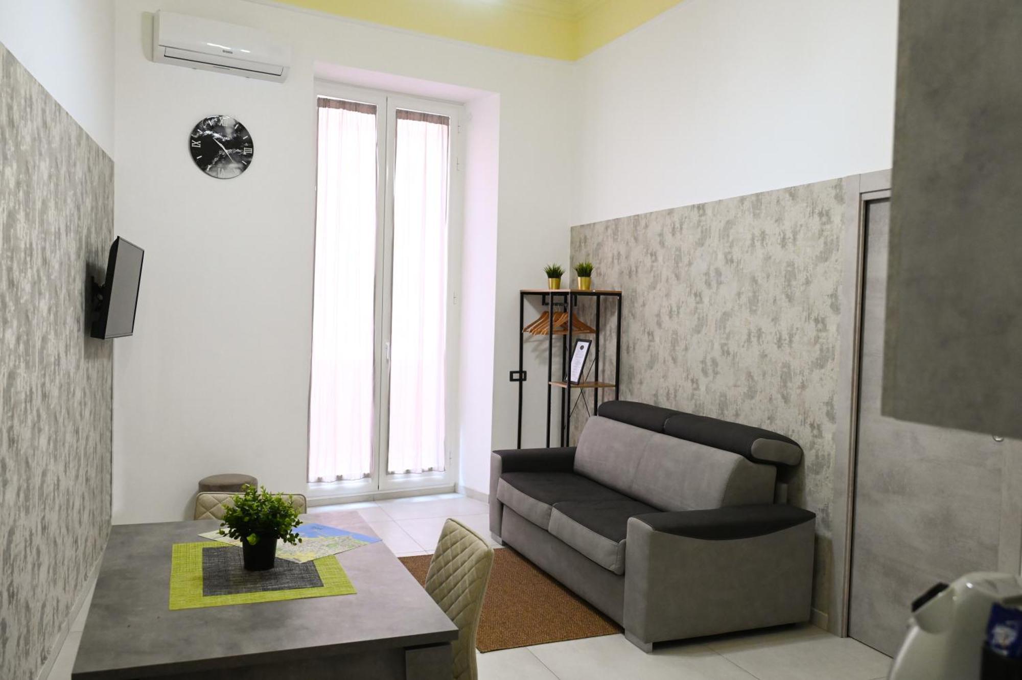 Victry'S Houses Chiaia نابولي المظهر الخارجي الصورة